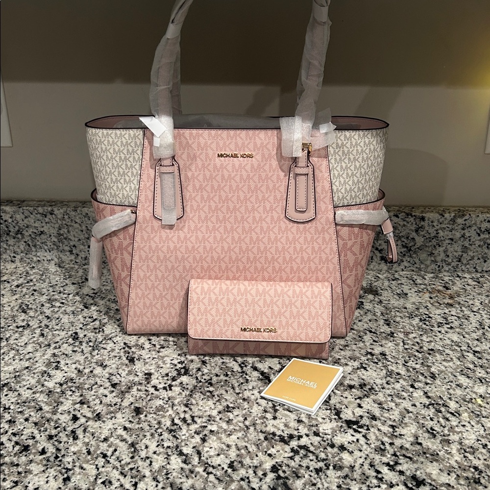 ❤️ NWT MK Michael Kors Voyager Large Color-Block Logo Tote Bag & Wallet Bundle